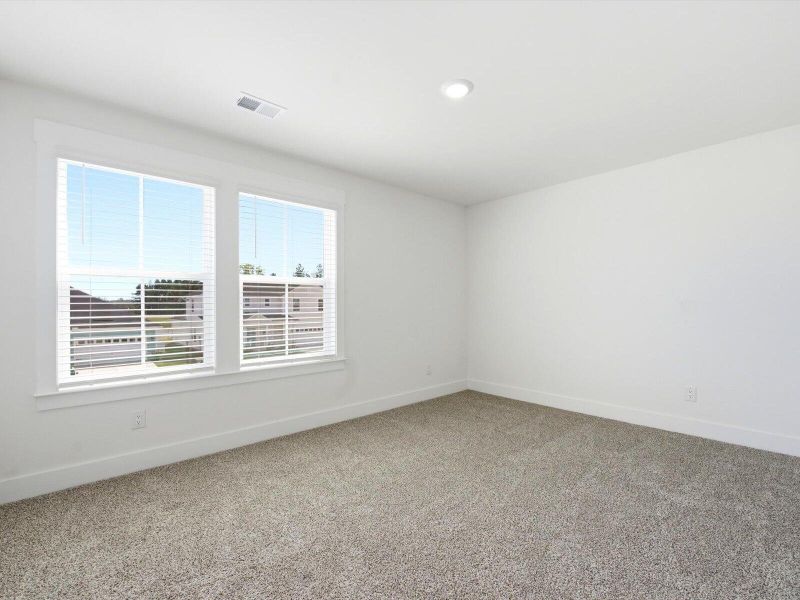 Spacious, unfurnished interior of a new home in The Coves at Lakes of Cane Bay II, Summerville (Image 27).