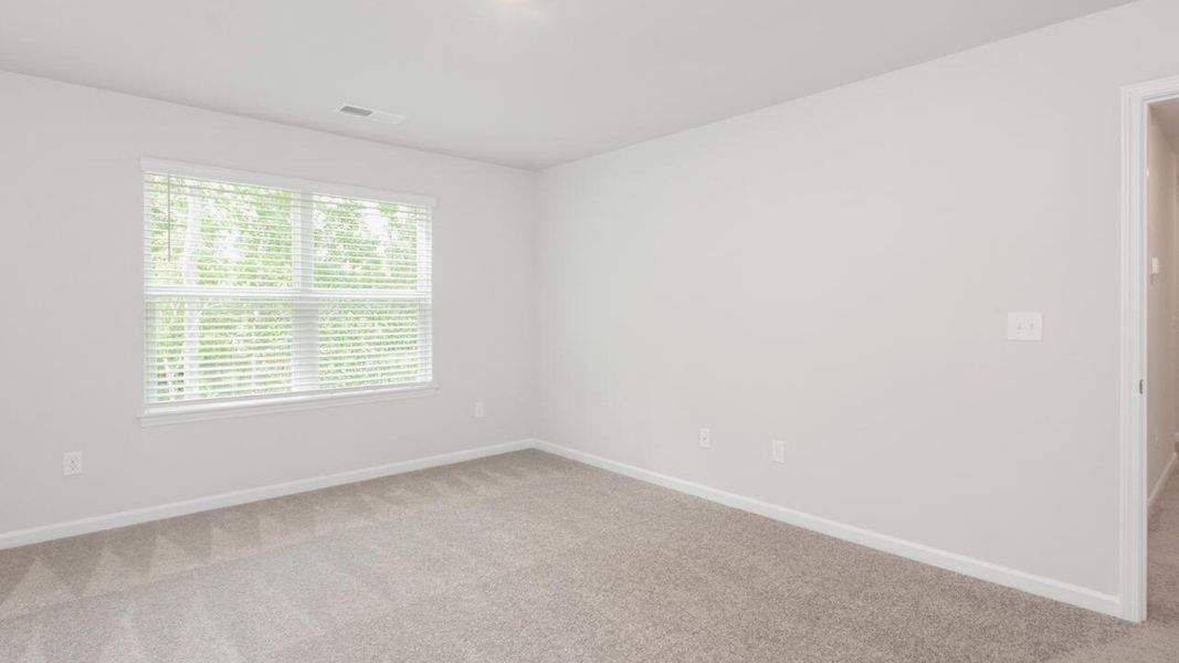 Spacious, unfurnished interior of a new home in Eagle Creek, Bolivia (Image 15).