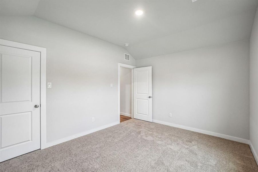 Spacious, unfurnished interior of a new home in Middlefield Village, Dallas (Image 25).