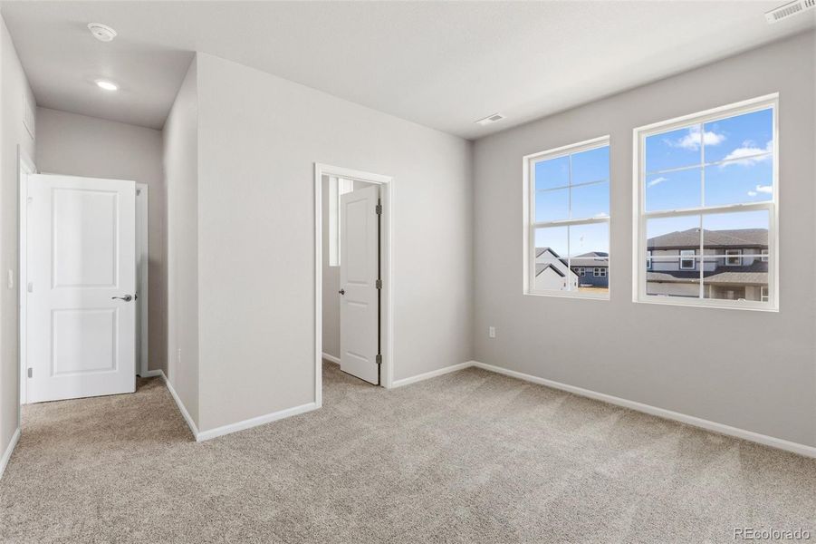Spacious, unfurnished interior of a new home in Talon Pointe, Thornton (Image 24).