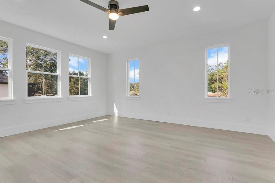 Spacious, unfurnished interior of a new home in , Orlando (Image 22).