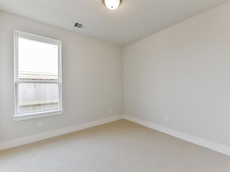 Spacious, unfurnished interior of a new home in Lago Mar, Texas City (Image 28).