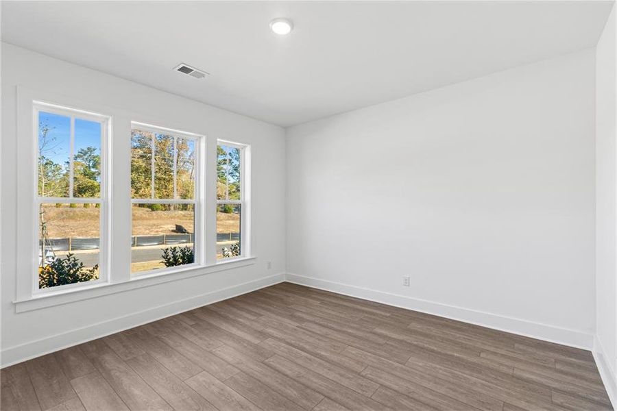 Spacious, unfurnished interior of a new home in Old Mill Preserve, Dallas (Image 12).