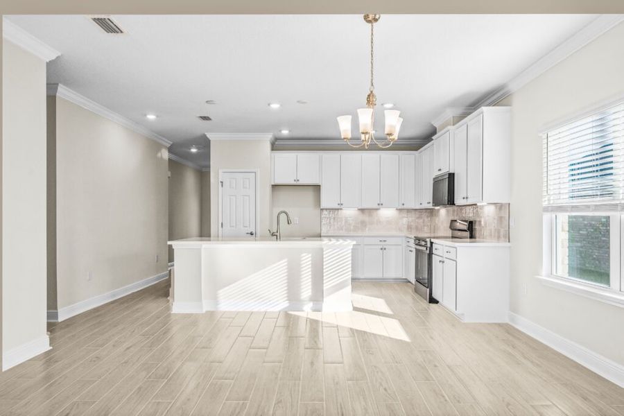 Furnished interior view inside a new home in Lake Merial, Panama City (Image 11).