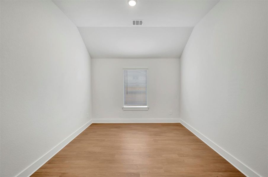 Spacious, unfurnished interior of a new home in Sorella, Tomball (Image 25).