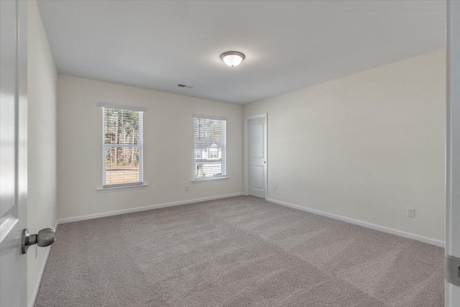 Spacious, unfurnished interior of a new home in Parker's Preserve, Ridgeville (Image 26).