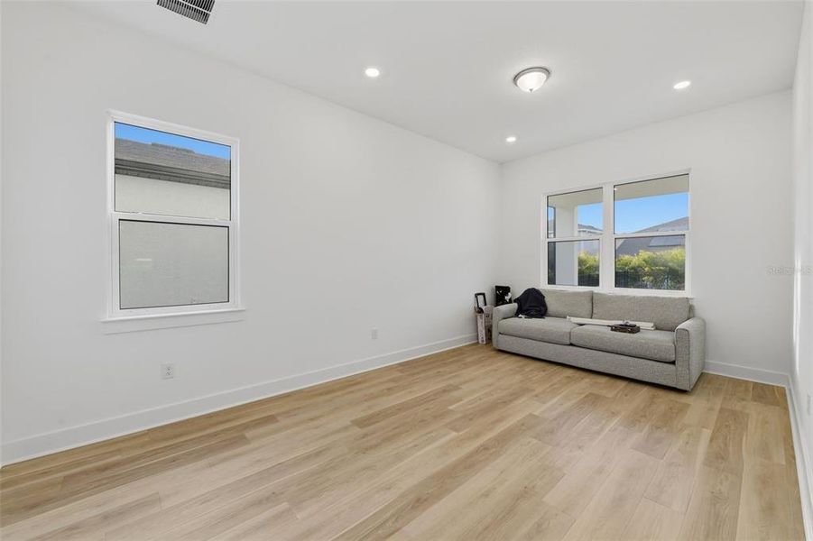 Spacious, unfurnished interior of a new home in Waterset, Apollo Beach (Image 35).