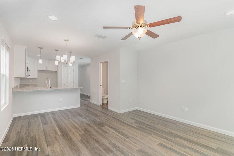 Spacious, unfurnished interior of a new home in , Jacksonville (Image 10).
