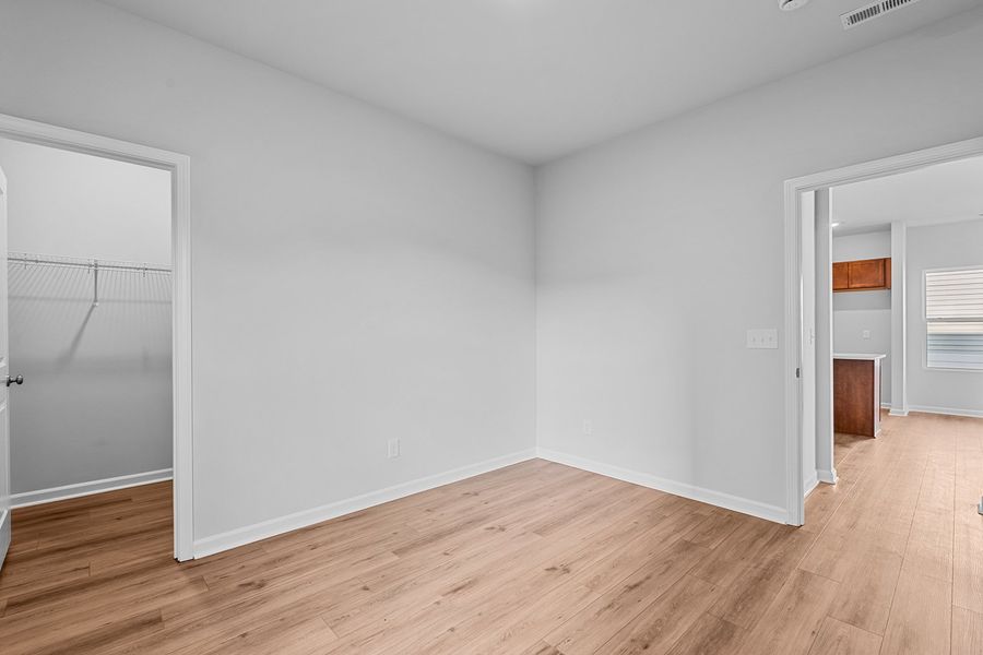 Spacious, unfurnished interior of a new home in Hanes Lake, Winston-Salem (Image 38).