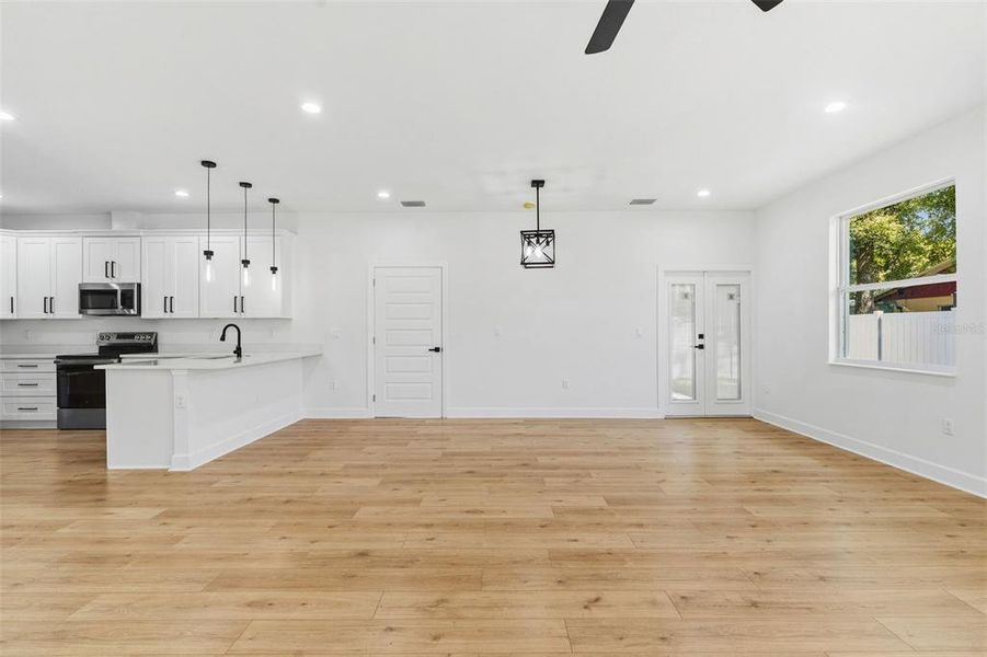 Spacious, unfurnished interior of a new home in , Tampa (Image 23).