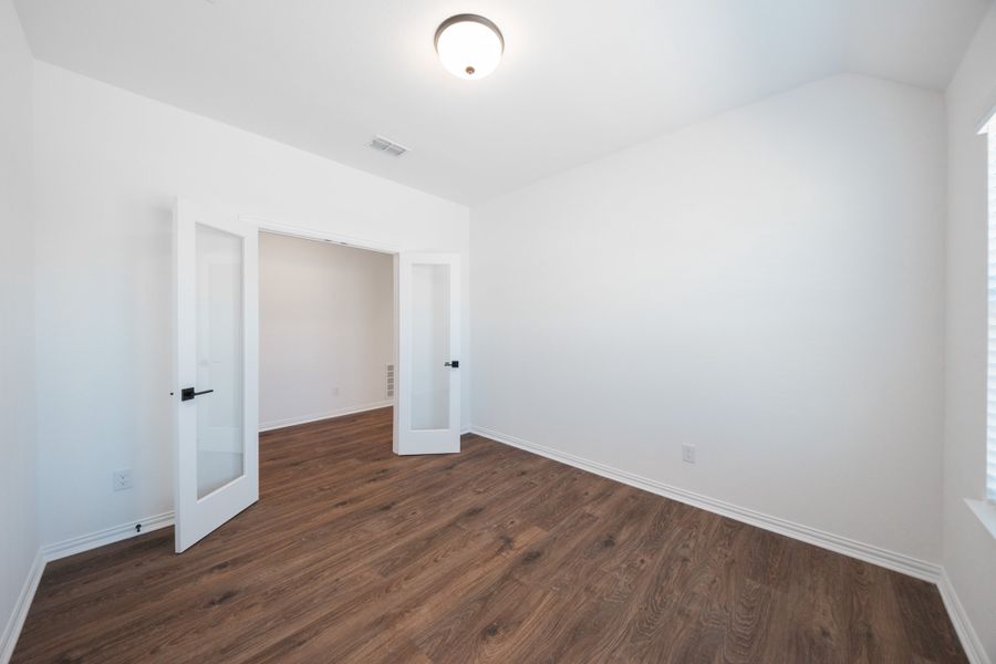 Spacious, unfurnished interior of a new home in Verandah, Royse City (Image 18).