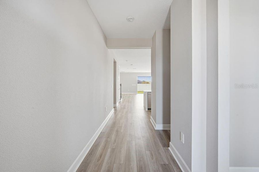 Spacious, unfurnished interior of a new home in Indigo Creek, Apollo Beach (Image 11).