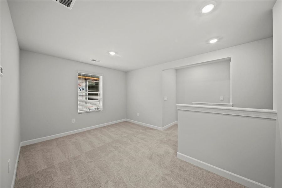 Spacious, unfurnished interior of a new home in Village at White Pine, Pendleton (Image 15). Spacious, unfurnished interior of a new home in Village at White Pine, Pendleton (Image 15).