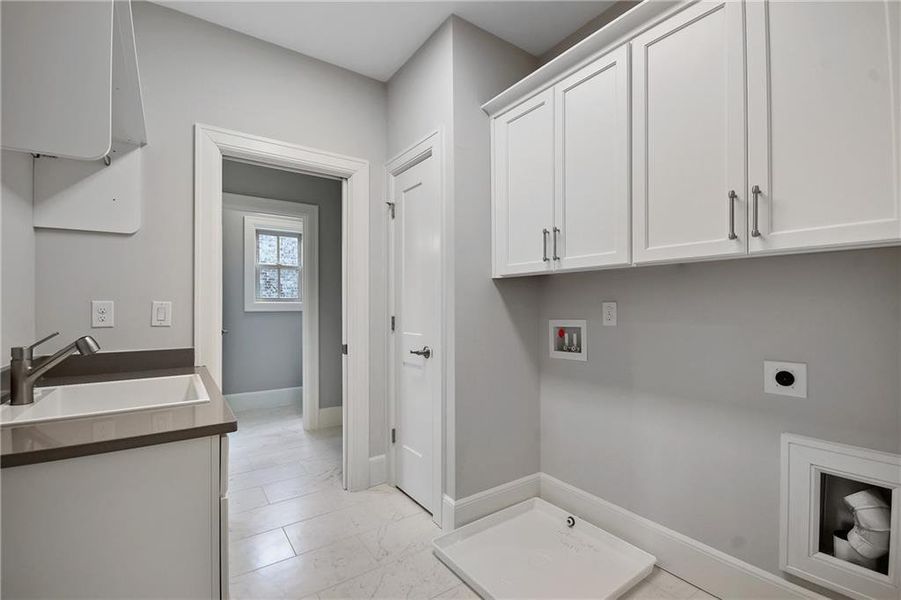 Furnished interior view inside a new home in Laurel View, Suwanee (Image 8).