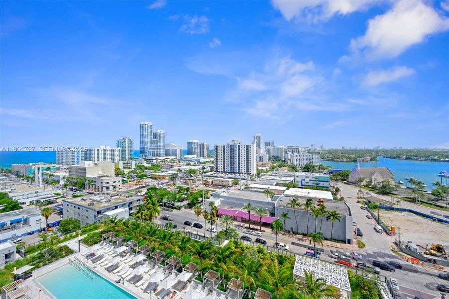 Condo located in Miami Beach, FL showcasing its design and architecture (Image 21).