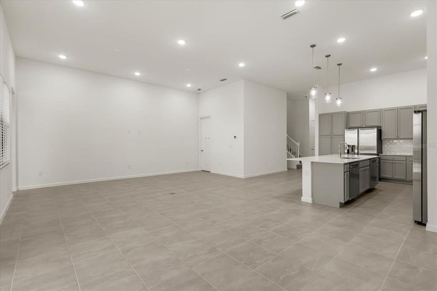 Spacious, unfurnished interior of a new home in , Orlando (Image 33).