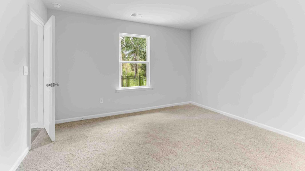 Spacious, unfurnished interior of a new home in Eagle Creek, Bolivia (Image 24).