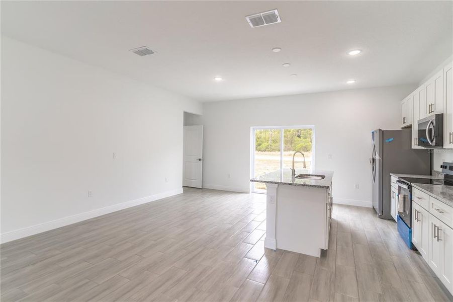 Spacious, unfurnished interior of a new home in , Ocala (Image 26).