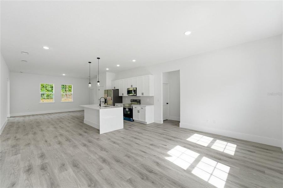 Spacious, unfurnished interior of a new home in , Dunnellon (Image 17).