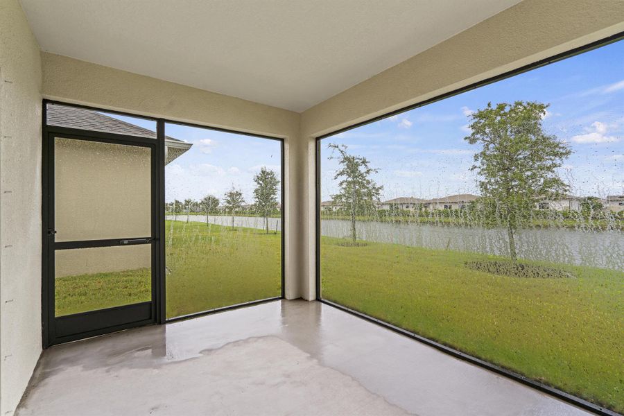 Exterior details and patio area of a home in , Port St. Lucie (Image 1).