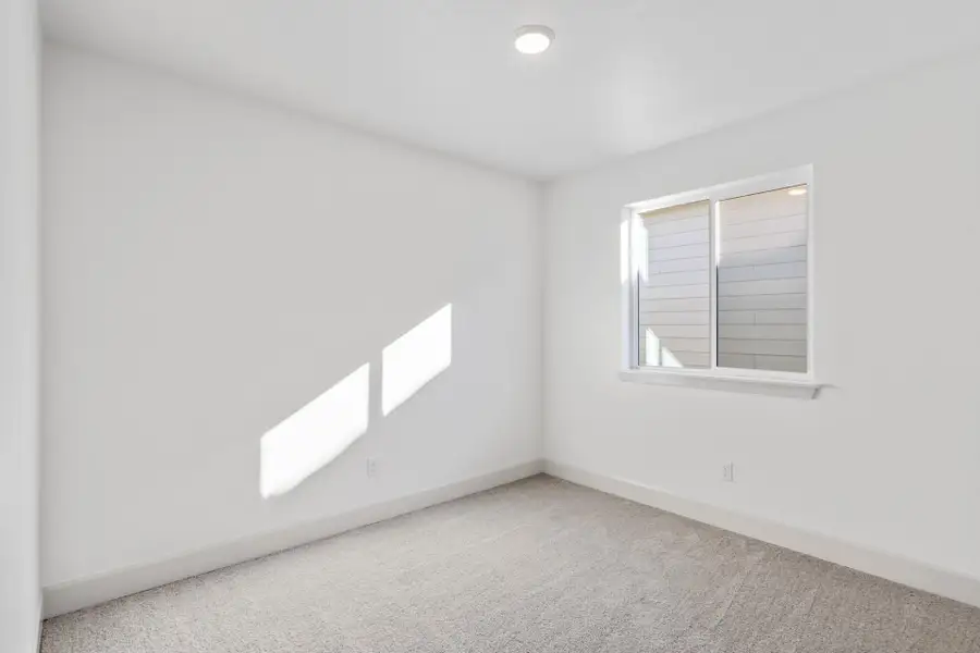 Spacious, unfurnished interior of a new home in Feather Ridge, Redmond (Image 12).