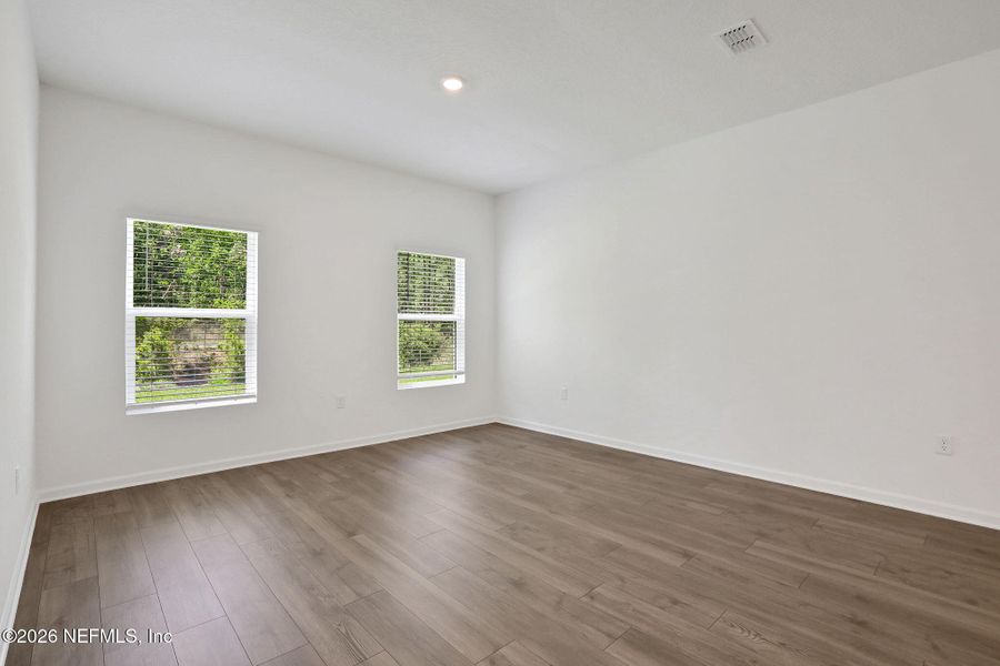 Spacious, unfurnished interior of a new home in Amberly, Green Cove Springs (Image 20).