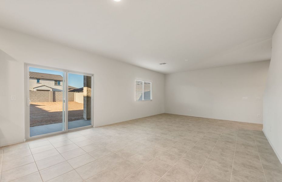 Spacious, unfurnished interior of a new home in Entrada La Coraza at Rancho Sahuarita, Sahuarita (Image 21).