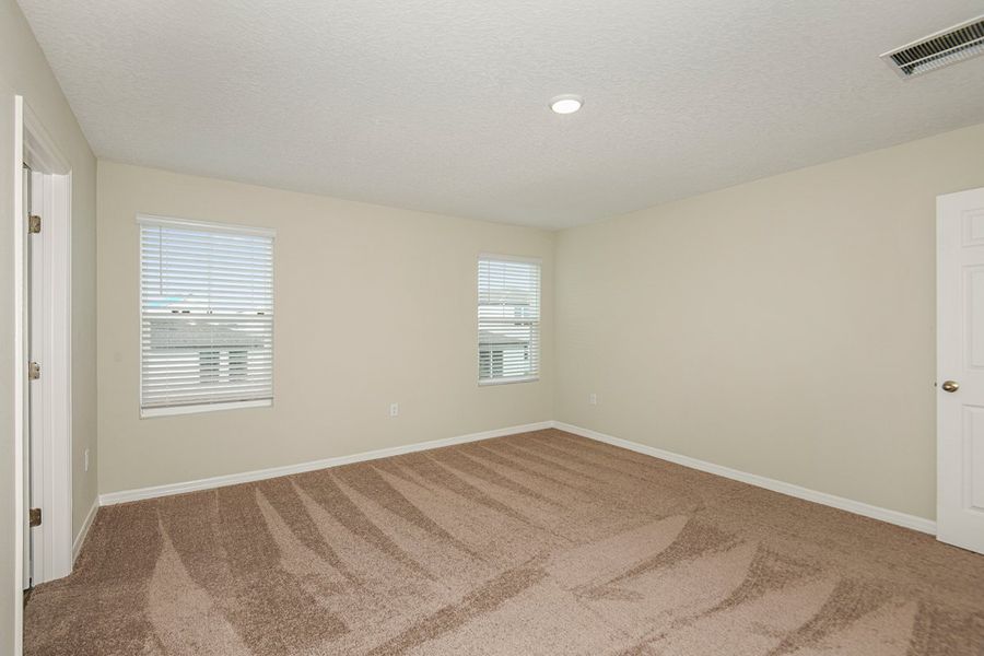 Spacious, unfurnished interior of a new home in Scenic Terrace, Haines City (Image 15).