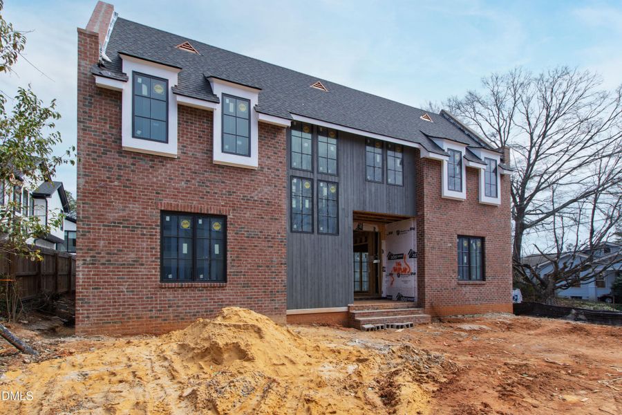 1500 Scales St, Entry