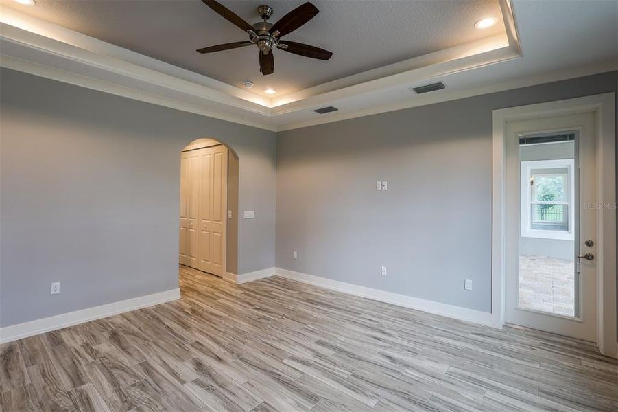 Spacious, unfurnished interior of a new home in , Dunnellon (Image 17).