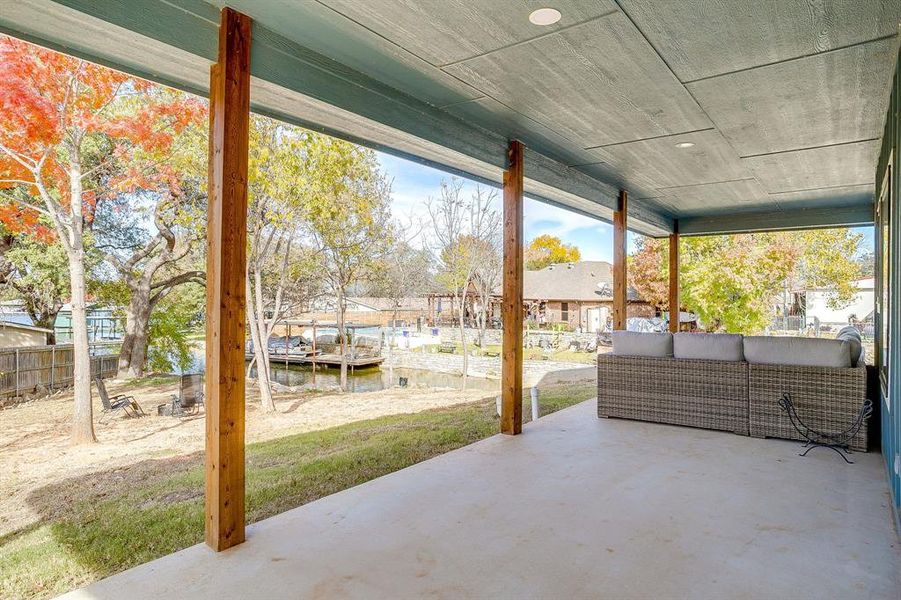 Exterior details and patio area of a home in , Granbury (Image 3).