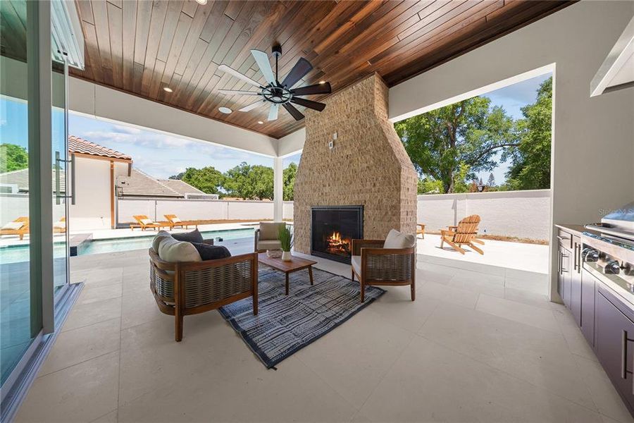 Exterior details and patio area of a home in , Orlando (Image 4).