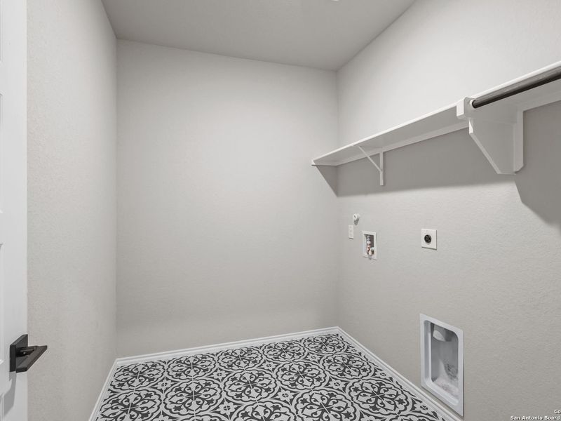 Spacious, unfurnished interior of a new home in Royal Crest, San Antonio (Image 30).