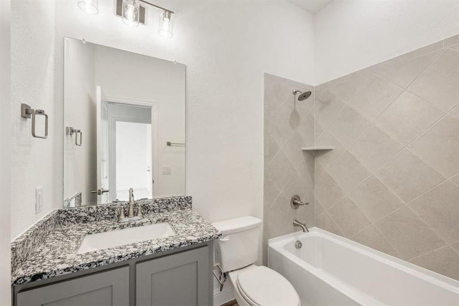 Furnished interior view inside a new home in Somerset, Venus (Image 15).