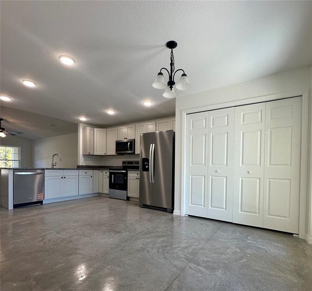 Spacious, unfurnished interior of a new home in , Haines City (Image 5).