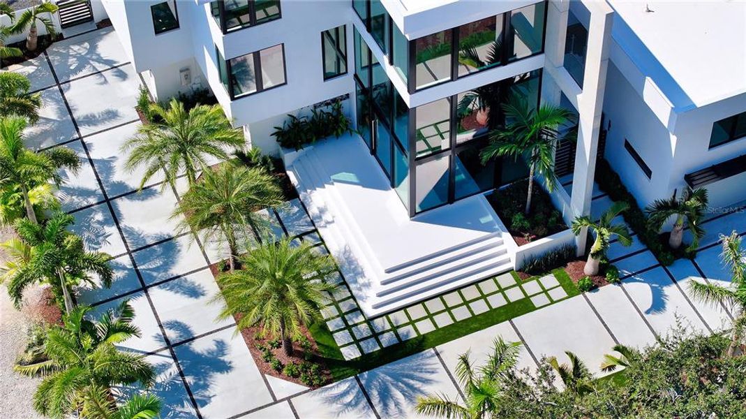 Condo located in Sarasota, FL showcasing its design and architecture (Image 6).