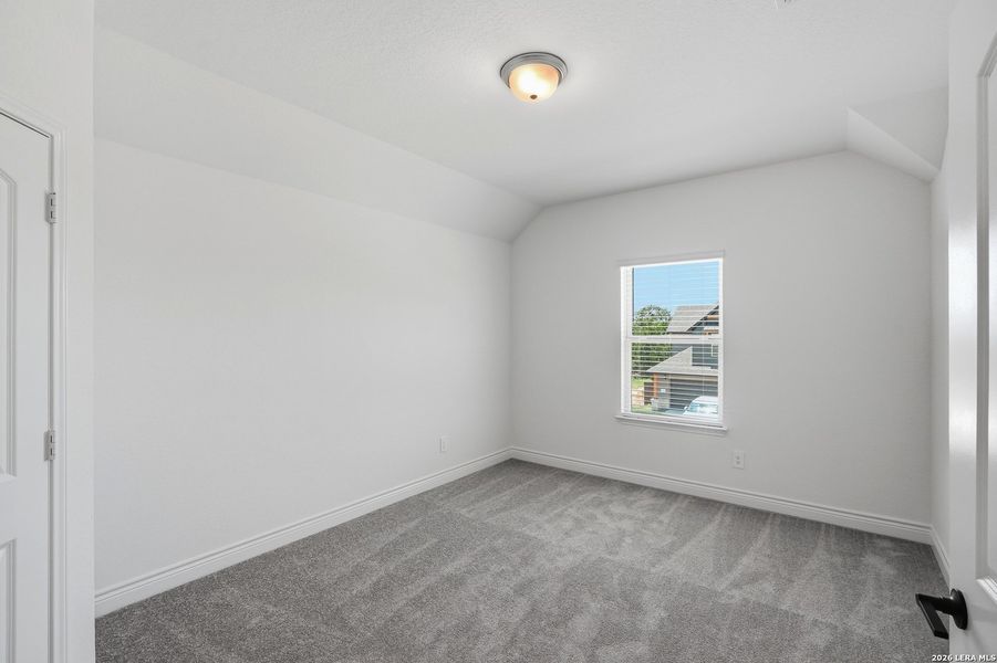 Spacious, unfurnished interior of a new home in Bison Ridge, San Antonio (Image 27).