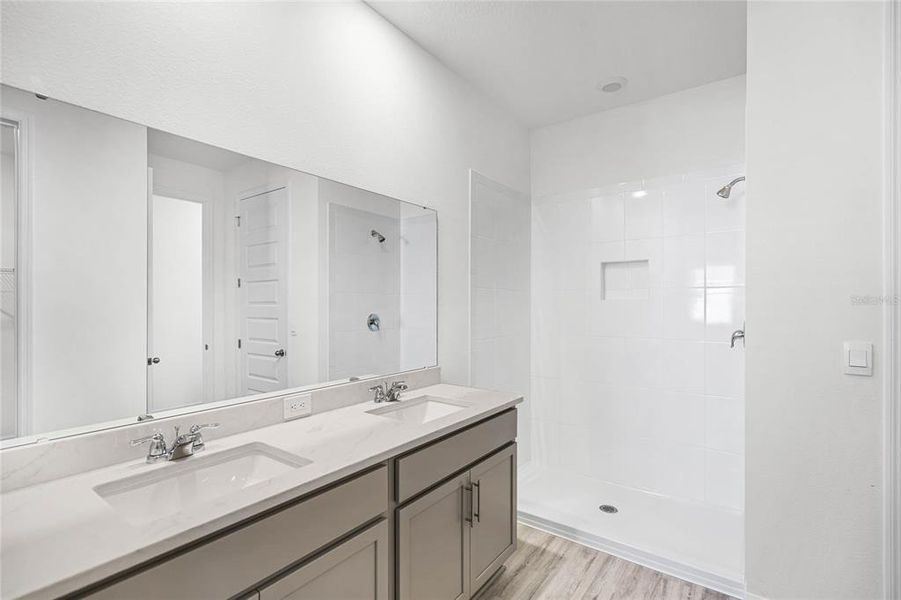 Furnished interior view inside a new home in , Lakeland (Image 7).