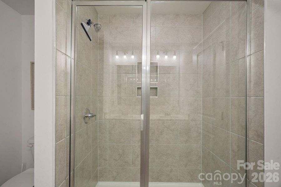 Oversized Primary Shower