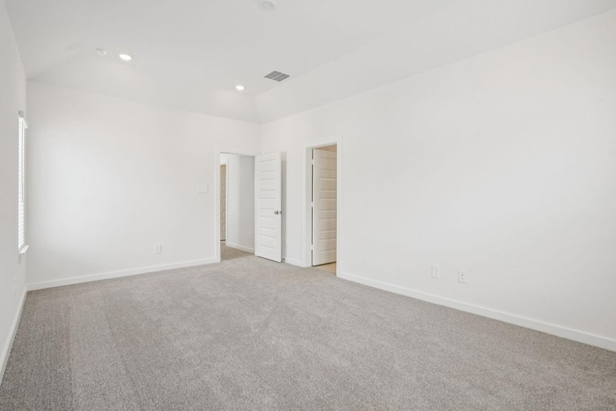 Spacious, unfurnished interior of a new home in Kemah Crossing - City Series, Kemah (Image 32).