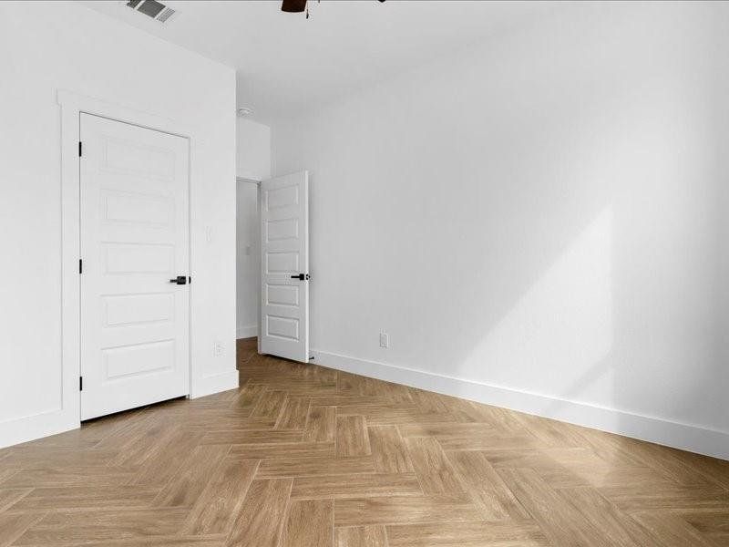 Spacious, unfurnished interior of a new home in , Granbury (Image 15).