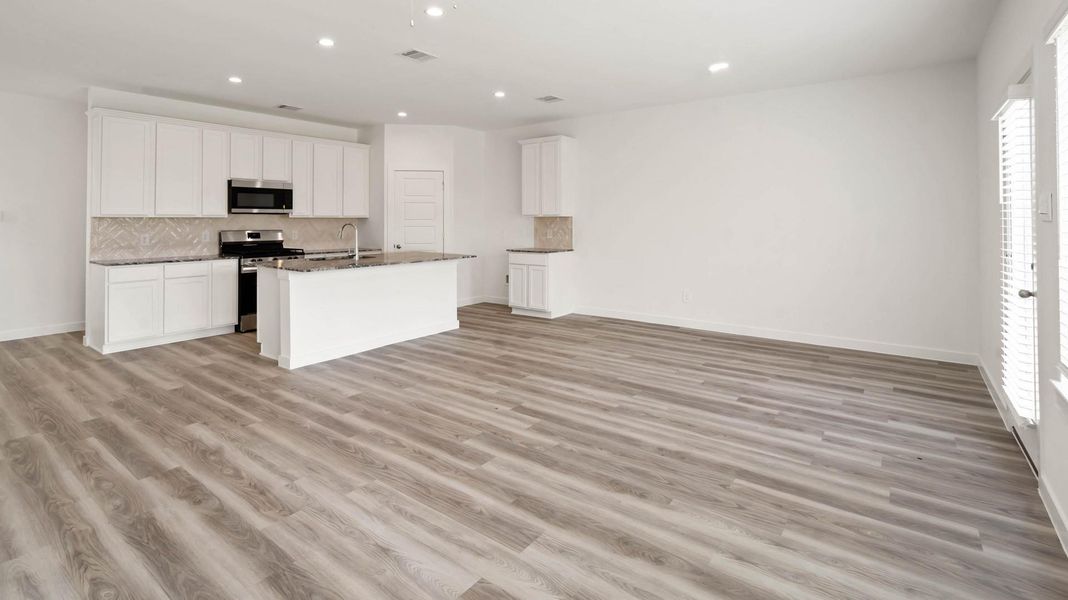 Spacious, unfurnished interior of a new home in Grand West, Houston (Image 8). Spacious, unfurnished interior of a new home in Grand West, Houston (Image 8).