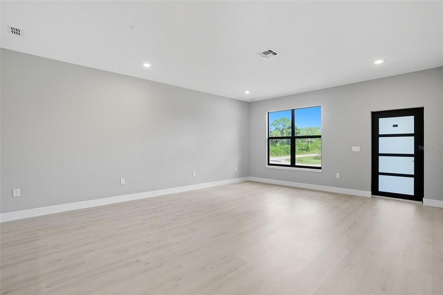 Spacious, unfurnished interior of a new home in , Lehigh Acres (Image 21).
