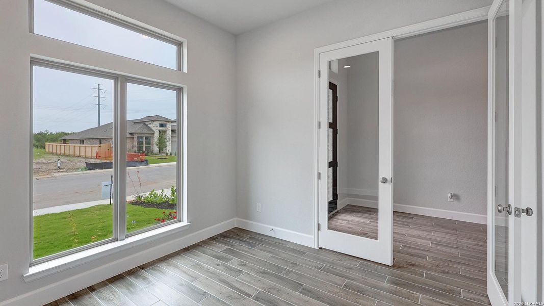 Spacious, unfurnished interior of a new home in Haby Hill, San Antonio (Image 14).