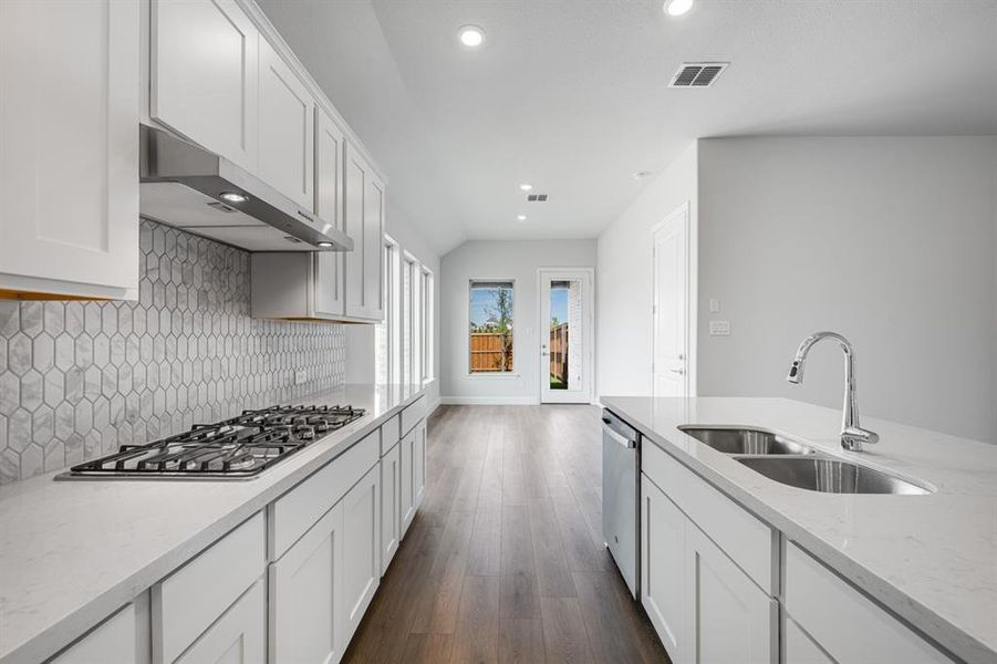 1112 Wheatgrass Mews ~ Ready Now! 1112 Wheatgrass Mews ~ Ready Now!