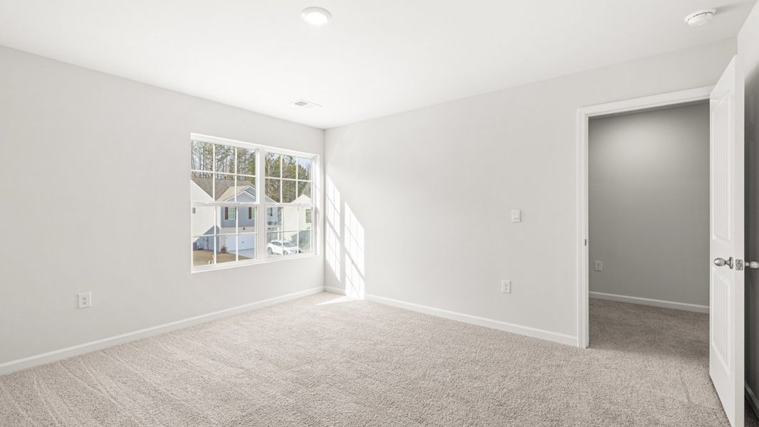 Representative unfurnished interior of a home built from the Penwell by D.R. Horton in Oakleigh Glen, Dallas (Image 22).