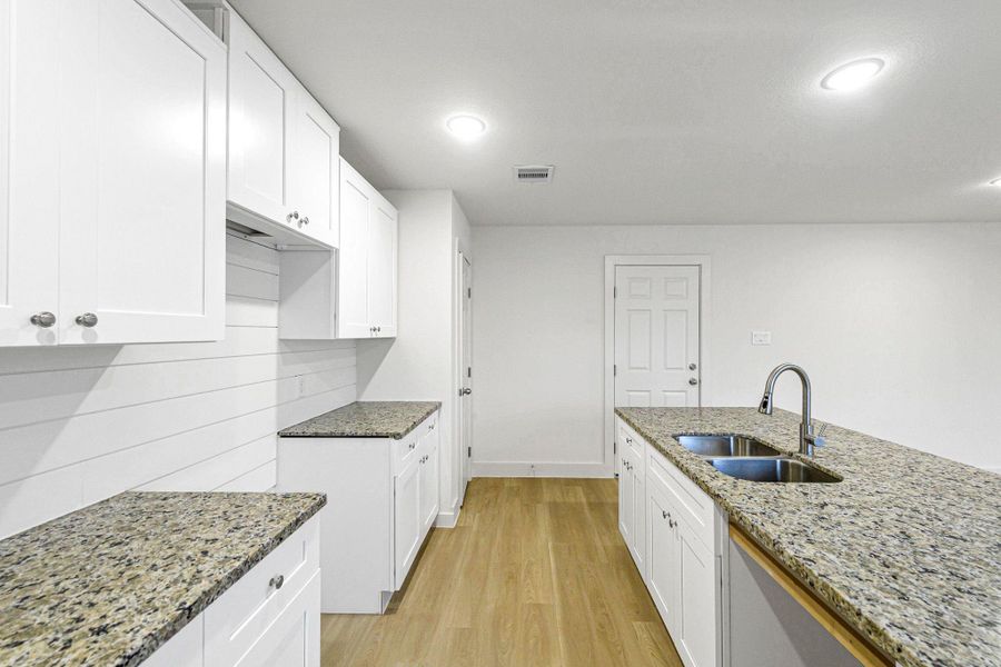 Furnished interior view inside a new home in , Hempstead (Image 6).