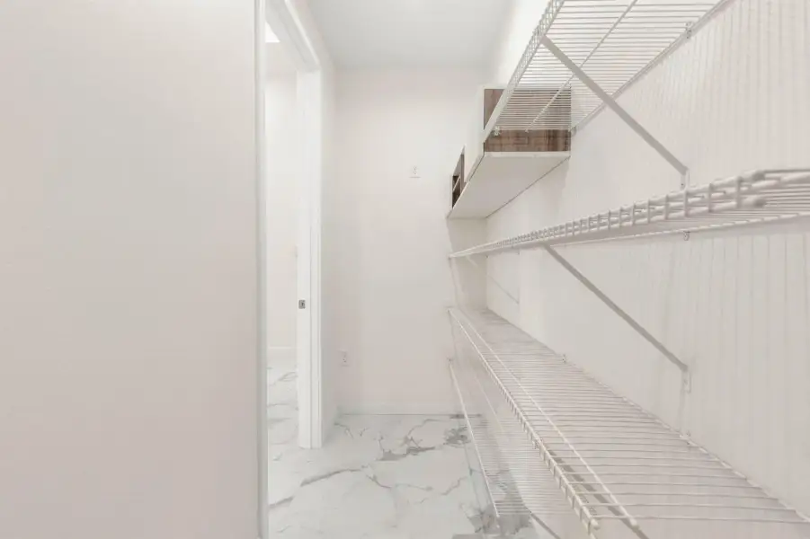 23-web-or-mls-116 Longview Way N-21