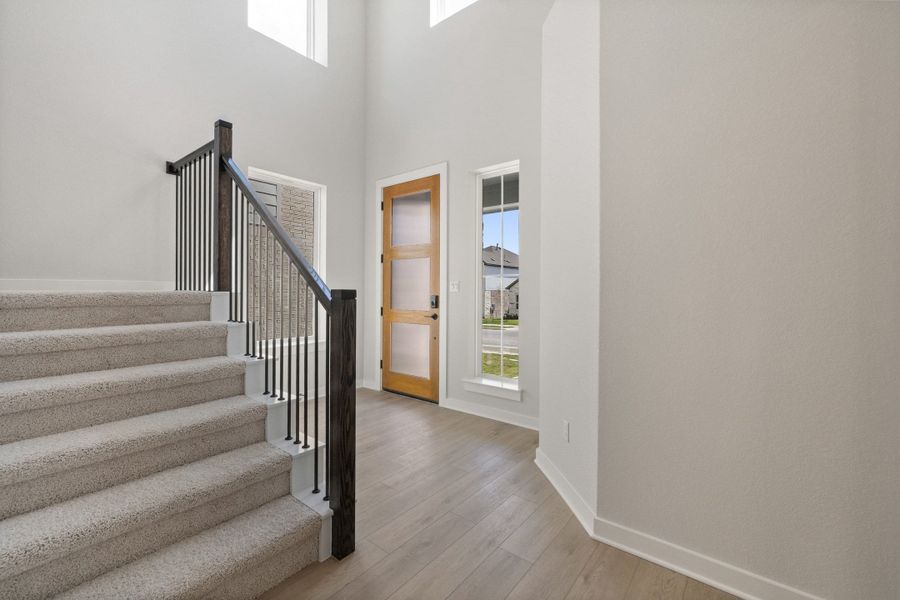 Spacious, unfurnished interior of a new home in Heritage, Dripping Springs (Image 23).