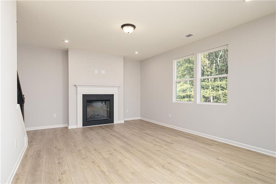 Spacious, unfurnished interior of a new home in Kingsley, Acworth (Image 35).